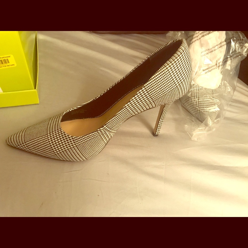 Size 9 Gianni Bini heel NWT